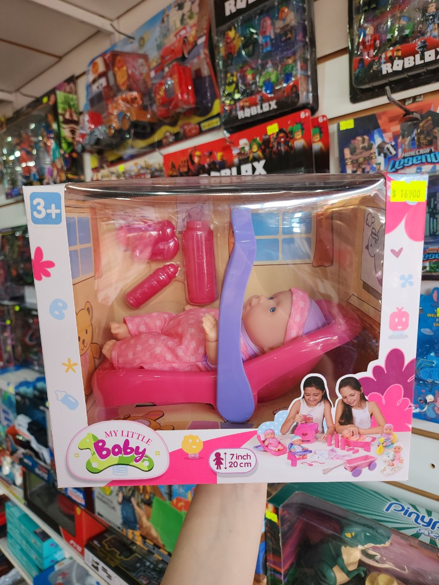 Bebé con mecedora